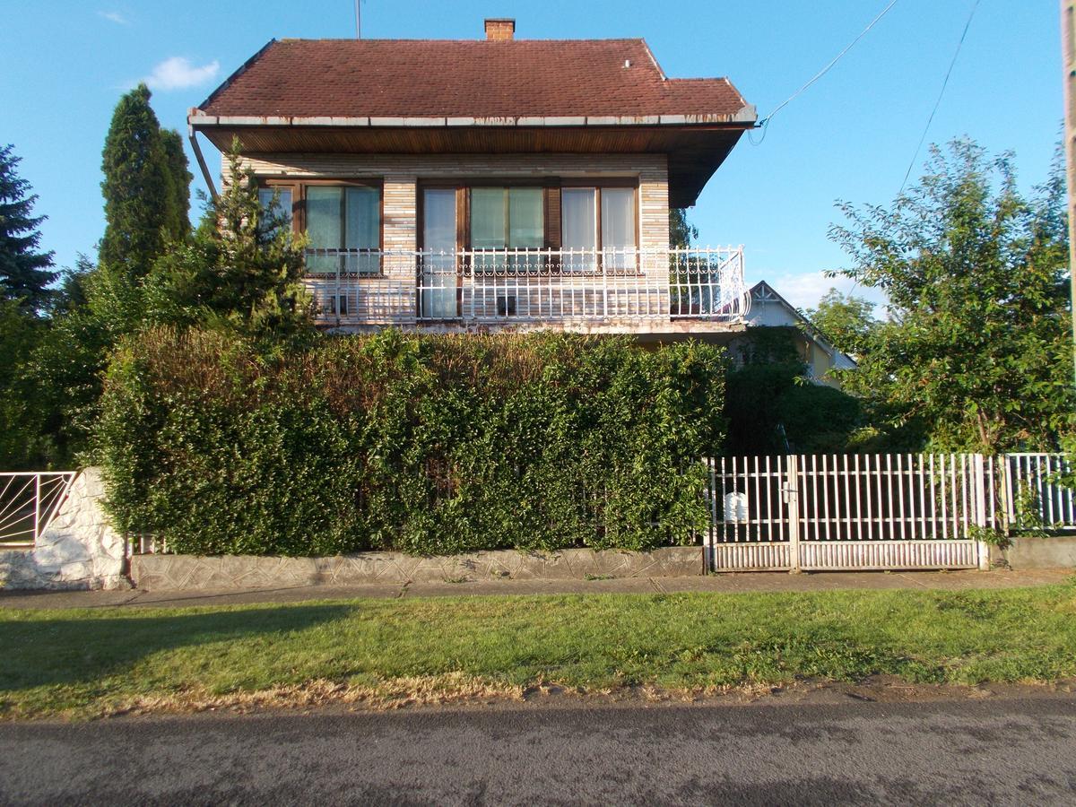 Pávai Apartman Hajduszoboszlo Exterior foto